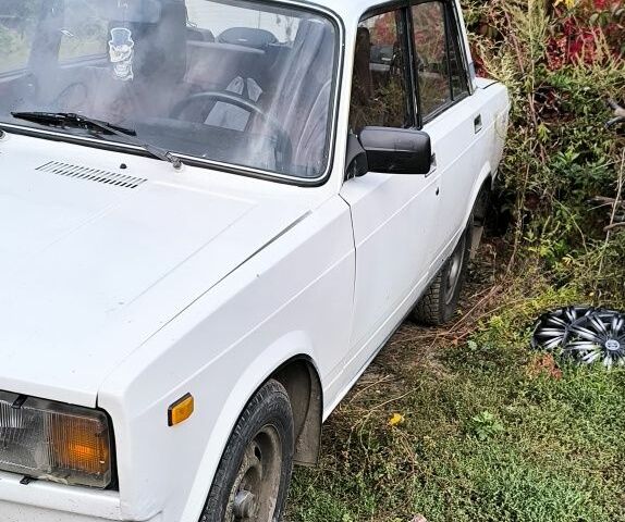 Білий ВАЗ 2105, об'ємом двигуна 1 л та пробігом 64 тис. км за 900 $, фото 2 на Automoto.ua