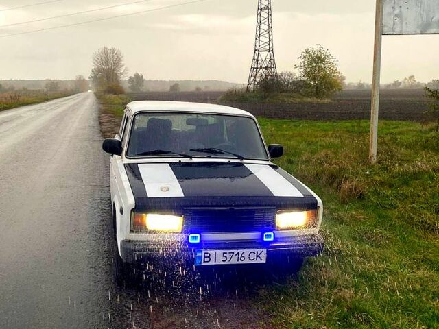 Белый ВАЗ 2105, объемом двигателя 1.2 л и пробегом 500 тыс. км за 1200 $, фото 2 на Automoto.ua