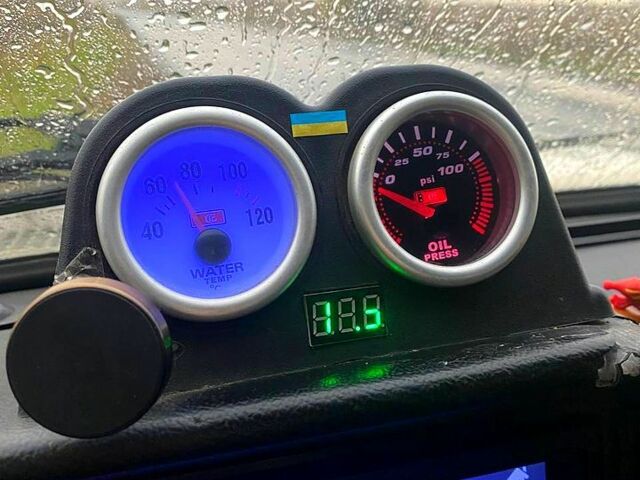 Белый ВАЗ 2105, объемом двигателя 1.2 л и пробегом 500 тыс. км за 1200 $, фото 7 на Automoto.ua