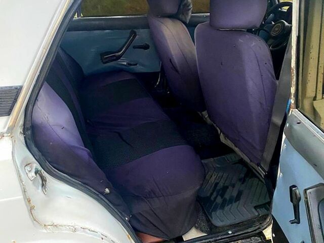 Белый ВАЗ 2105, объемом двигателя 1.2 л и пробегом 500 тыс. км за 1200 $, фото 6 на Automoto.ua