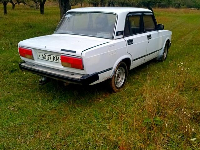 Белый ВАЗ 2105, объемом двигателя 1.5 л и пробегом 0 тыс. км за 650 $, фото 3 на Automoto.ua