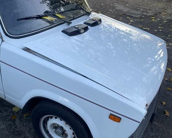ВАЗ 2105 1982 в Днепре (Днепропетровске) на Automoto.ua Белый ВАЗ 2105, объемом двигателя 1.2 л и пробегом 20 тыс. км за 800 $, фото 1 на Automoto.ua