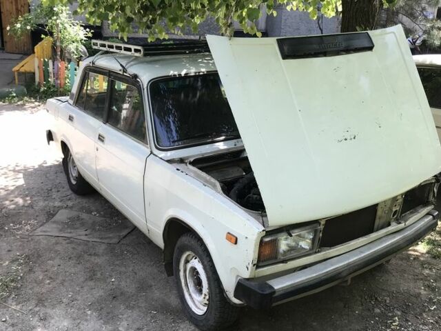 Белый ВАЗ 2105, объемом двигателя 1.3 л и пробегом 250 тыс. км за 450 $, фото 1 на Automoto.ua
