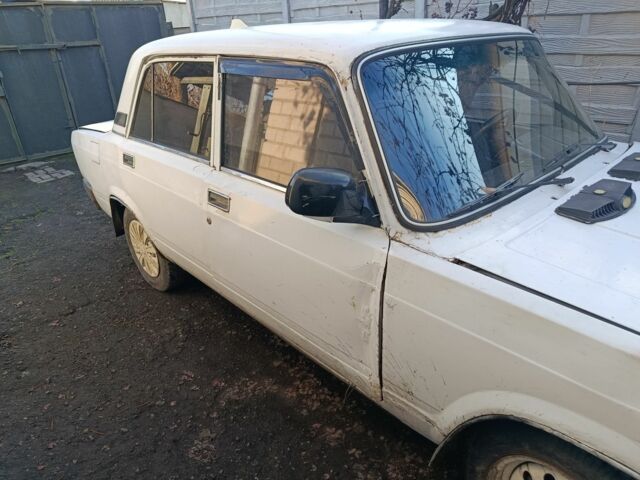 Белый ВАЗ 2105, объемом двигателя 2 л и пробегом 100 тыс. км за 259 $, фото 1 на Automoto.ua