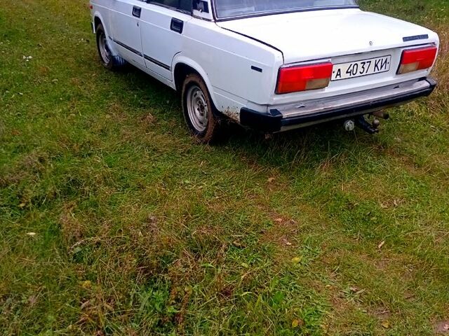 Белый ВАЗ 2105, объемом двигателя 1.5 л и пробегом 0 тыс. км за 650 $, фото 2 на Automoto.ua