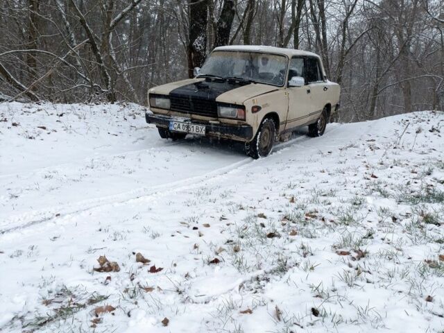 Белый ВАЗ 2105, объемом двигателя 1 л и пробегом 30 тыс. км за 24 $, фото 3 на Automoto.ua