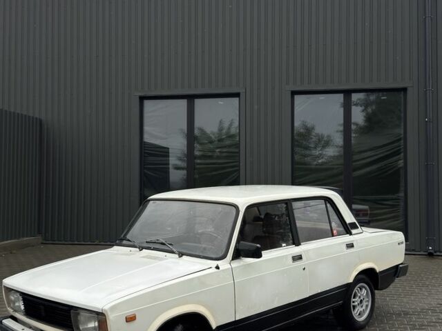 Белый ВАЗ 2105, объемом двигателя 1.5 л и пробегом 1 тыс. км за 912 $, фото 1 на Automoto.ua