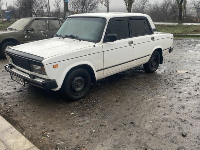 Белый ВАЗ 2105, объемом двигателя 1.3 л и пробегом 200 тыс. км за 713 $, фото 2 на Automoto.ua