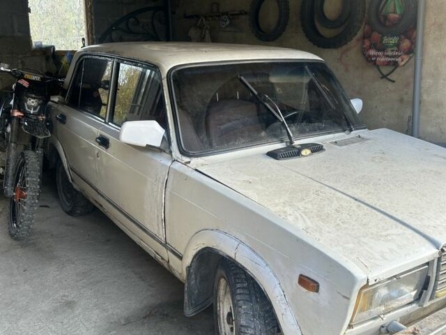 Белый ВАЗ 2105, объемом двигателя 1.5 л и пробегом 10 тыс. км за 228 $, фото 1 на Automoto.ua