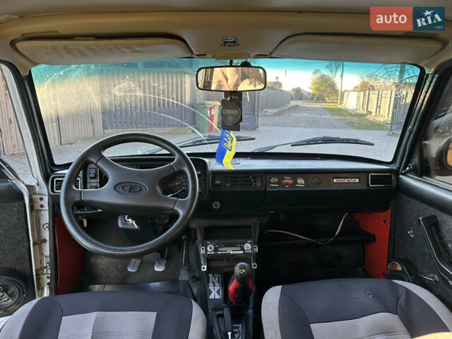 Білий ВАЗ 2105, об'ємом двигуна 1.5 л та пробігом 99 тис. км за 500 $, фото 6 на Automoto.ua