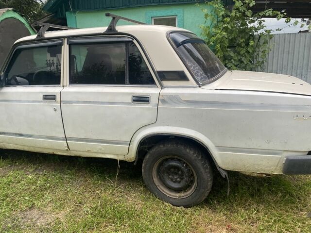 Белый ВАЗ 2105, объемом двигателя 1.3 л и пробегом 150 тыс. км за 18000 $, фото 3 на Automoto.ua