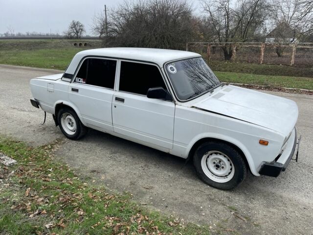 Белый ВАЗ 2105, объемом двигателя 1.5 л и пробегом 50 тыс. км за 713 $, фото 1 на Automoto.ua