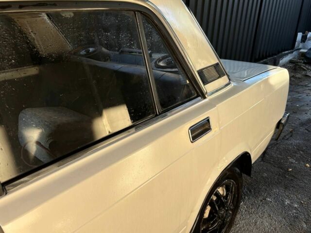 Белый ВАЗ 2105, объемом двигателя 0 л и пробегом 100 тыс. км за 700 $, фото 9 на Automoto.ua