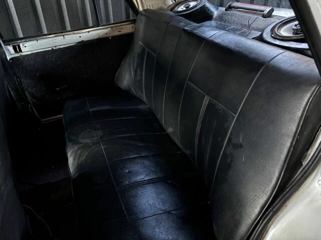 Белый ВАЗ 2105, объемом двигателя 0 л и пробегом 100 тыс. км за 700 $, фото 3 на Automoto.ua