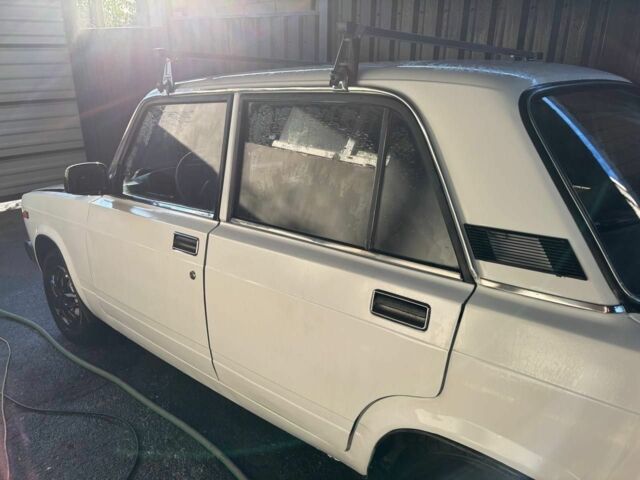 Белый ВАЗ 2105, объемом двигателя 0 л и пробегом 100 тыс. км за 700 $, фото 10 на Automoto.ua