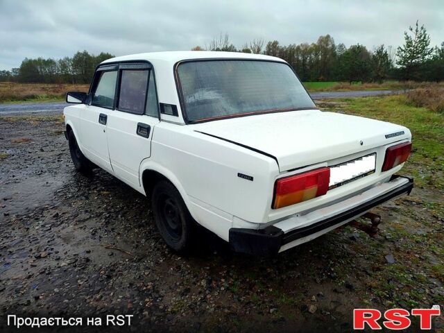 Белый ВАЗ 2105, объемом двигателя 1.2 л и пробегом 200 тыс. км за 750 $, фото 4 на Automoto.ua
