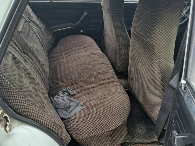 Білий ВАЗ 2105, об'ємом двигуна 0 л та пробігом 70 тис. км за 600 $, фото 4 на Automoto.ua