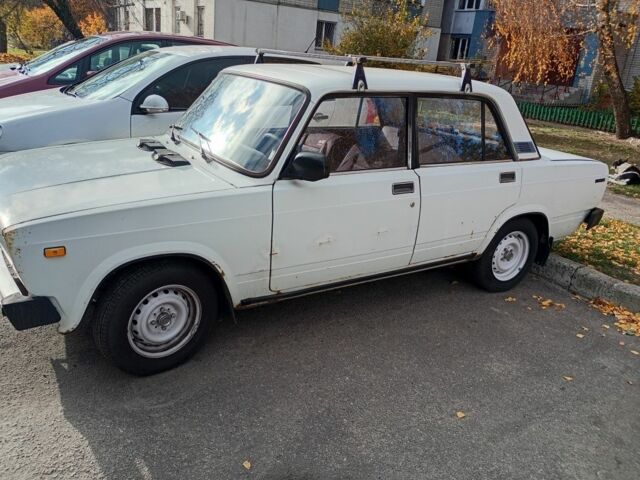 Белый ВАЗ 2105, объемом двигателя 0 л и пробегом 100 тыс. км за 650 $, фото 2 на Automoto.ua