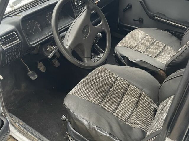 Белый ВАЗ 2105, объемом двигателя 1.5 л и пробегом 69 тыс. км за 593 $, фото 6 на Automoto.ua
