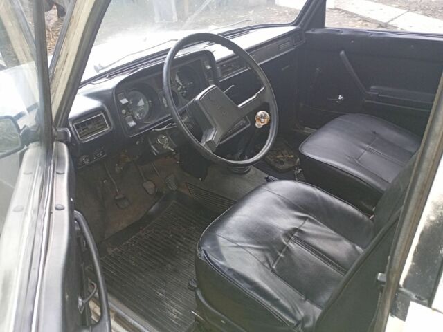 Белый ВАЗ 2105, объемом двигателя 1.5 л и пробегом 190 тыс. км за 451 $, фото 6 на Automoto.ua