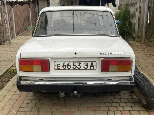 Белый ВАЗ 2105, объемом двигателя 1.5 л и пробегом 69 тыс. км за 593 $, фото 3 на Automoto.ua