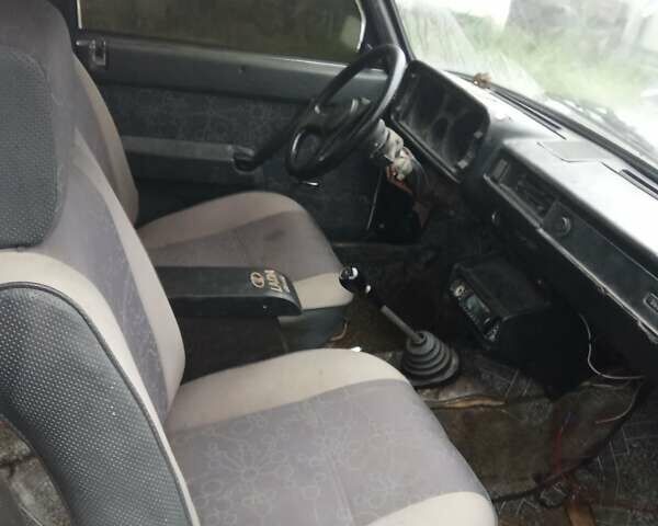 Белый ВАЗ 2105, объемом двигателя 1.3 л и пробегом 48 тыс. км за 316 $, фото 5 на Automoto.ua