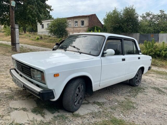 Белый ВАЗ 2105, объемом двигателя 1.3 л и пробегом 68 тыс. км за 900 $, фото 2 на Automoto.ua