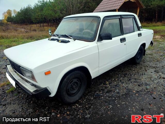 Белый ВАЗ 2105, объемом двигателя 1.2 л и пробегом 200 тыс. км за 750 $, фото 2 на Automoto.ua