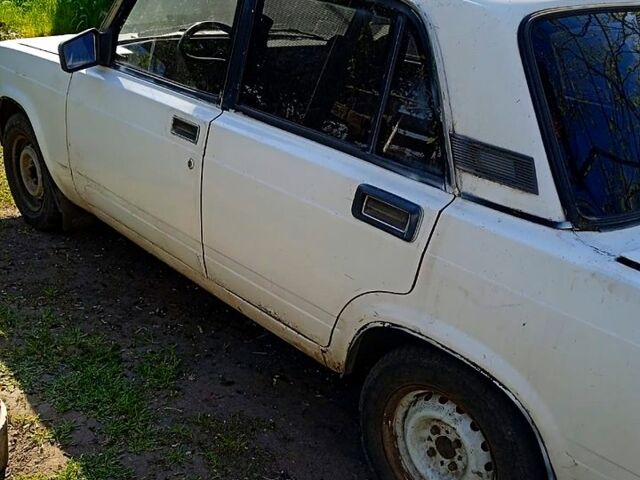 Белый ВАЗ 2105, объемом двигателя 1.7 л и пробегом 55 тыс. км за 600 $, фото 2 на Automoto.ua