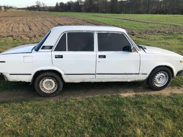 Белый ВАЗ 2105, объемом двигателя 1.3 л и пробегом 27 тыс. км за 550 $, фото 3 на Automoto.ua