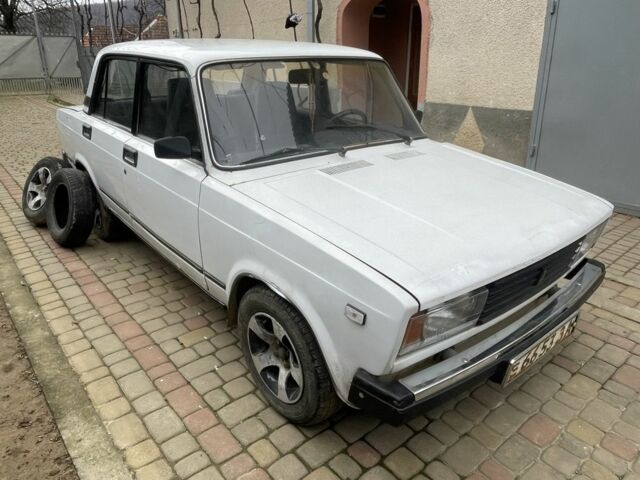 Белый ВАЗ 2105, объемом двигателя 1.5 л и пробегом 69 тыс. км за 593 $, фото 2 на Automoto.ua