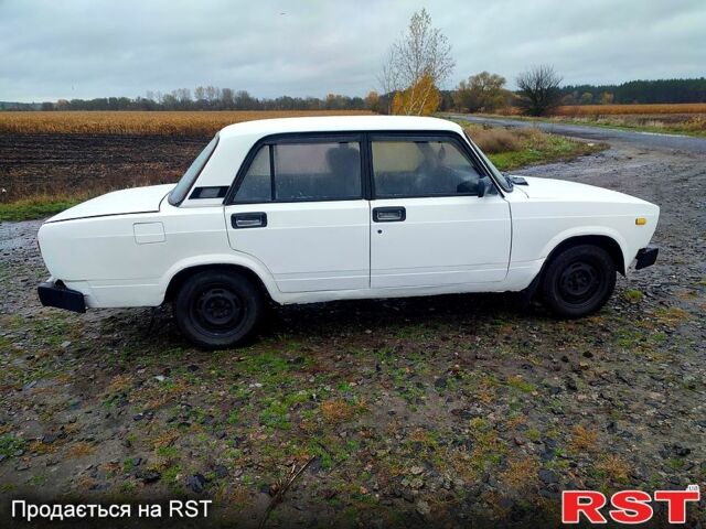 ВАЗ 2105 1984 у Полтаві на Automoto.ua Білий ВАЗ 2105, об'ємом двигуна 1.2 л та пробігом 0 тис. км за 850 $, фото 6 на Automoto.ua