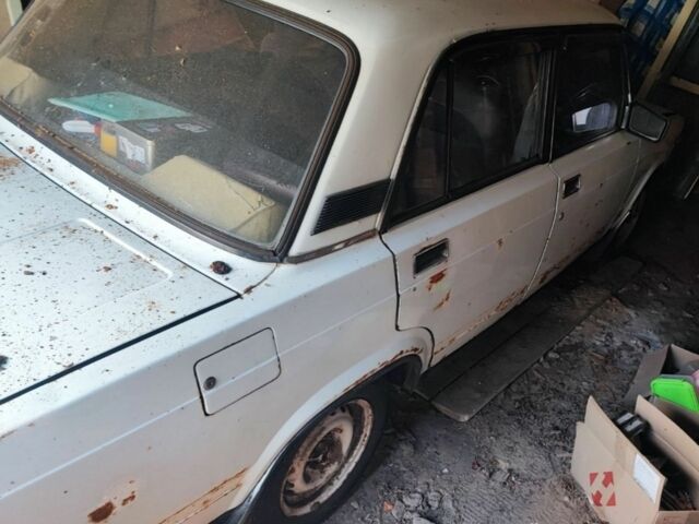 Белый ВАЗ 2105, объемом двигателя 0 л и пробегом 1000 тыс. км за 360 $, фото 1 на Automoto.ua