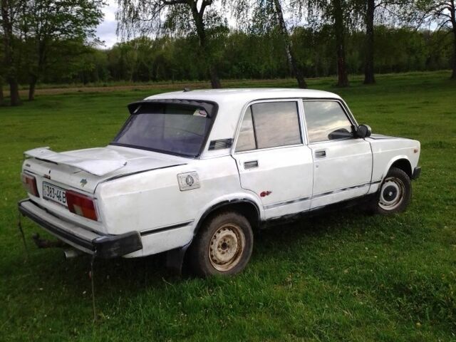 Белый ВАЗ 2105, объемом двигателя 1.1 л и пробегом 10 тыс. км за 487 $, фото 1 на Automoto.ua