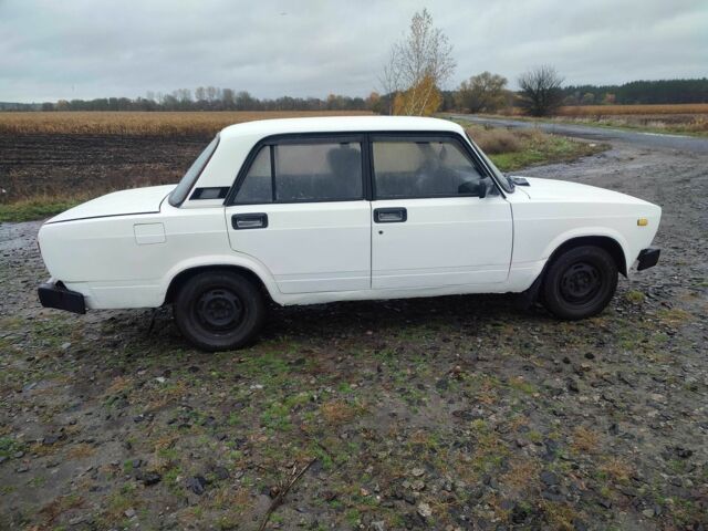 Белый ВАЗ 2105, объемом двигателя 0 л и пробегом 300 тыс. км за 750 $, фото 7 на Automoto.ua