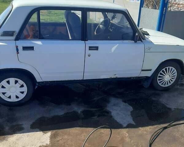 Белый ВАЗ 2105, объемом двигателя 0 л и пробегом 92 тыс. км за 550 $, фото 2 на Automoto.ua
