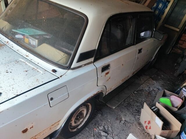 Белый ВАЗ 2105, объемом двигателя 0 л и пробегом 111 тыс. км за 400 $, фото 1 на Automoto.ua