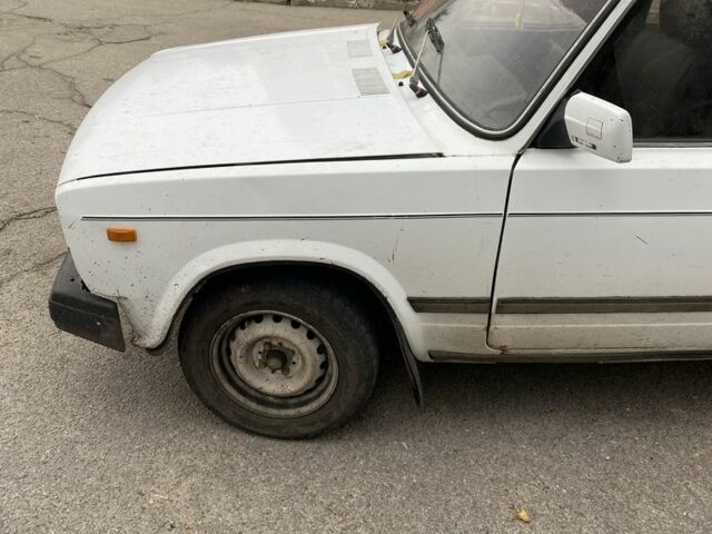 Белый ВАЗ 2105, объемом двигателя 1.2 л и пробегом 250 тыс. км за 497 $, фото 2 на Automoto.ua