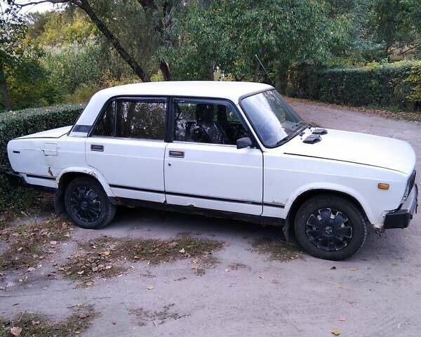 Белый ВАЗ 2105, объемом двигателя 1.2 л и пробегом 16 тыс. км за 411 $, фото 5 на Automoto.ua