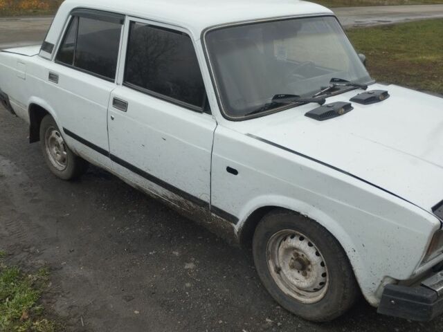 Белый ВАЗ 2105, объемом двигателя 1.3 л и пробегом 1000 тыс. км за 595 $, фото 2 на Automoto.ua