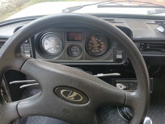 Белый ВАЗ 2105, объемом двигателя 1.5 л и пробегом 245 тыс. км за 1100 $, фото 5 на Automoto.ua