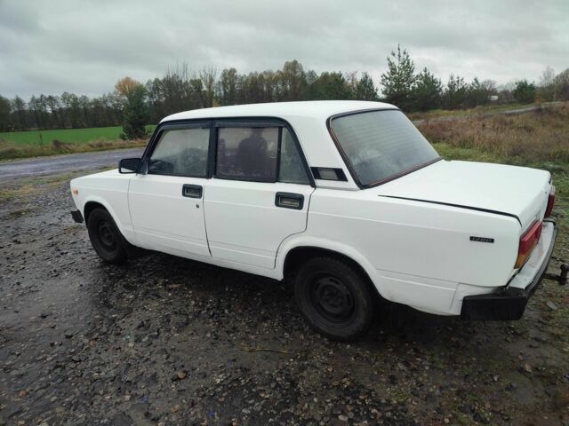 Белый ВАЗ 2105, объемом двигателя 0 л и пробегом 300 тыс. км за 750 $, фото 4 на Automoto.ua