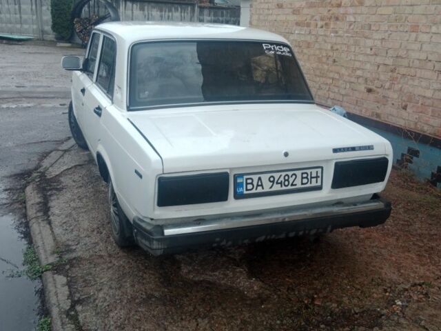 Белый ВАЗ 2105, объемом двигателя 1.2 л и пробегом 300 тыс. км за 714 $, фото 2 на Automoto.ua