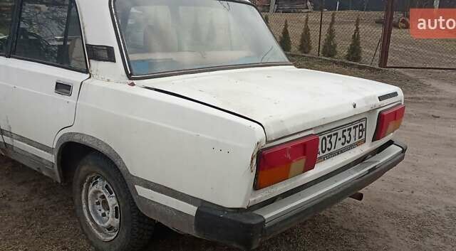 Белый ВАЗ 2105, объемом двигателя 1.3 л и пробегом 210 тыс. км за 350 $, фото 1 на Automoto.ua