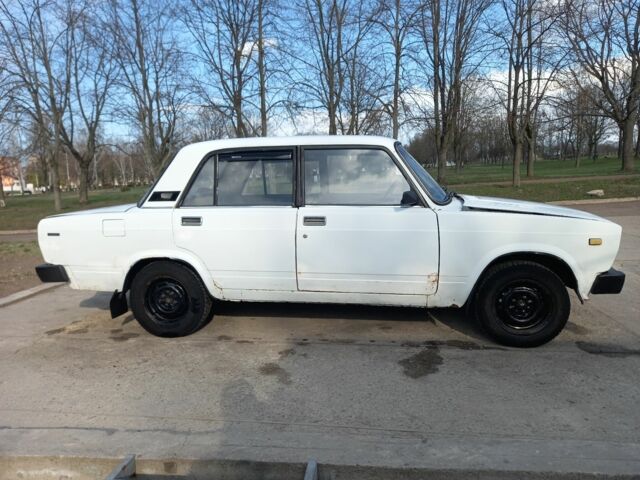 Белый ВАЗ 2105, объемом двигателя 0 л и пробегом 140 тыс. км за 596 $, фото 4 на Automoto.ua