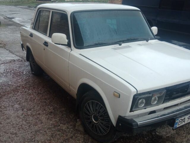 Белый ВАЗ 2105, объемом двигателя 1.2 л и пробегом 300 тыс. км за 714 $, фото 1 на Automoto.ua