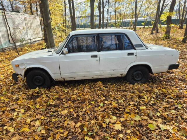 Белый ВАЗ 2105, объемом двигателя 0 л и пробегом 97 тыс. км за 334 $, фото 2 на Automoto.ua