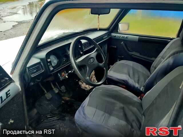 Белый ВАЗ 2105, объемом двигателя 1.2 л и пробегом 0 тыс. км за 650 $, фото 9 на Automoto.ua