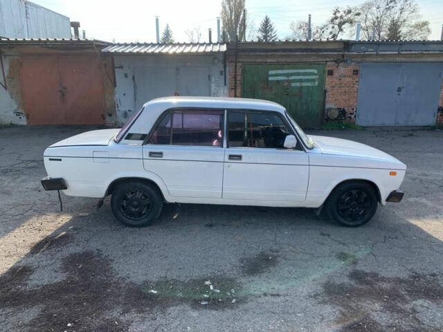 Белый ВАЗ 2105, объемом двигателя 1.5 л и пробегом 227 тыс. км за 592 $, фото 2 на Automoto.ua