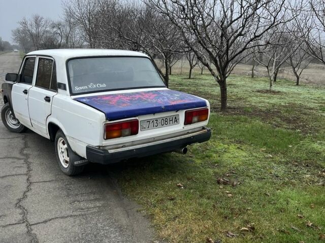 Белый ВАЗ 2105, объемом двигателя 1.5 л и пробегом 1 тыс. км за 426 $, фото 4 на Automoto.ua